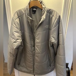 Almost new wore once North face puffer jacket size L men’s